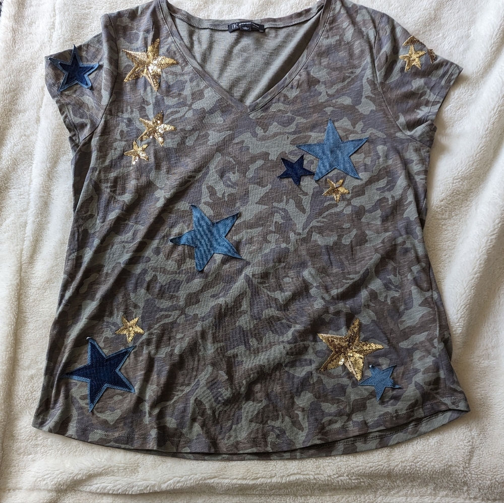 I.N.C International Concepts V-neck green camouflage short sleeve T-shirt